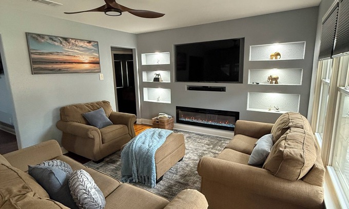 Blytheville Casa | "Misty Blue"-Newly Renovated home in Blytheville