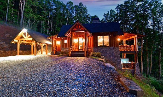Murphy Casa | Misty Mountain Luxury mountain cabin with breathtaking views, hot tub, & game room!