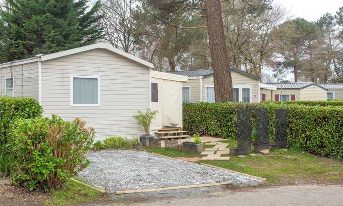 Pont-Aven Alquiler De RV | Mobil Home 'Tout Confort Bora Bora' con piscina compartida, terraza privada y jardín privado