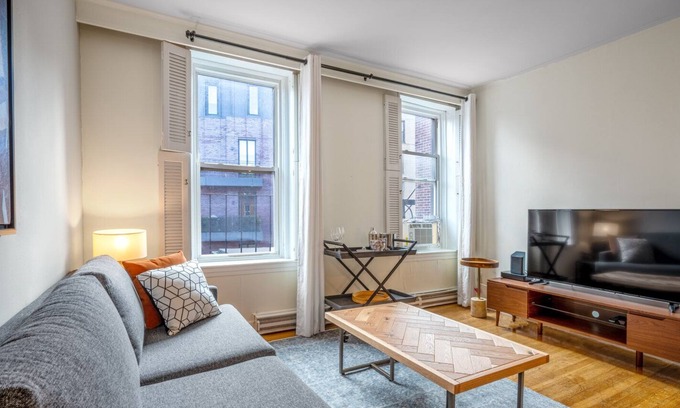 Back Bay West Apartamento | Mod Back Bay 1BR w/ A/C, nr. Charles River & Esplanade, by Blueground