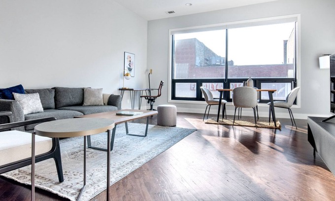 Noble Square Apartamento | Mod West Town 3BR, walk to Blue Line, Wicker Park, by Blueground