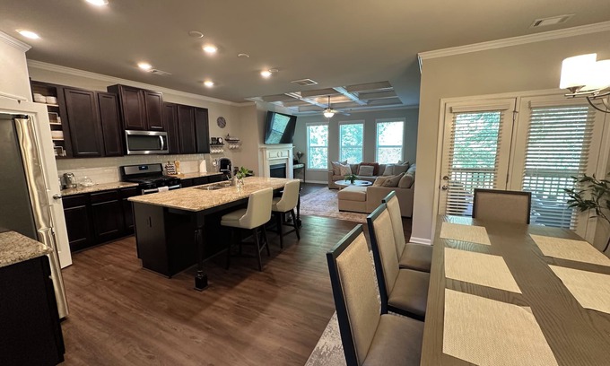 Buford Casa | Model- Home Modern, Spacious, and Great Location