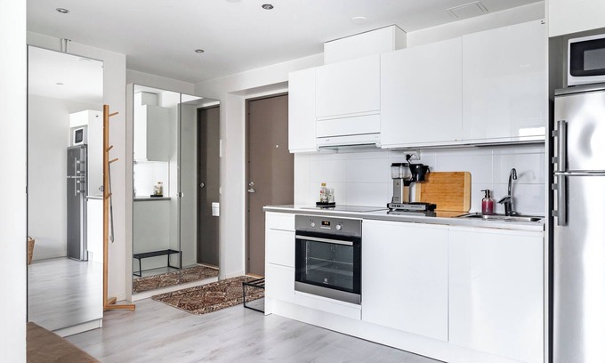 Lahti Apartamento | Modern 1BR Home with Sauna & Balcony