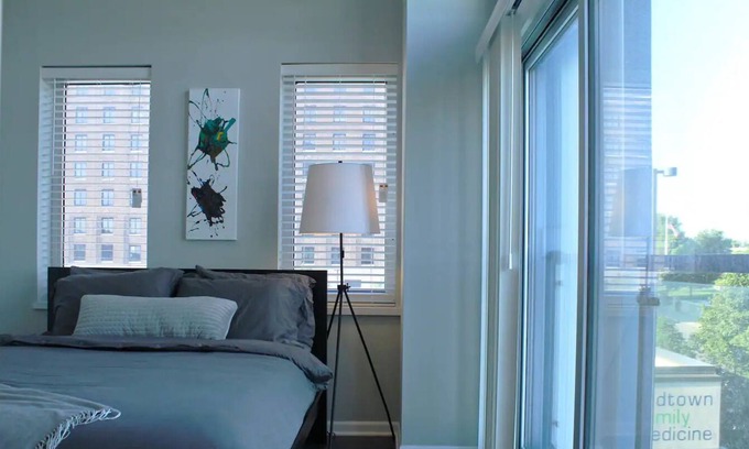 Gladstone Apartamento | Modern 2-Bedroom Stunning Views