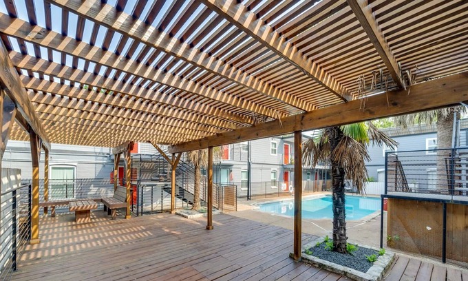 Hyde Park Apartamento | Modern 2BR Near UT Hyde Park Evonify