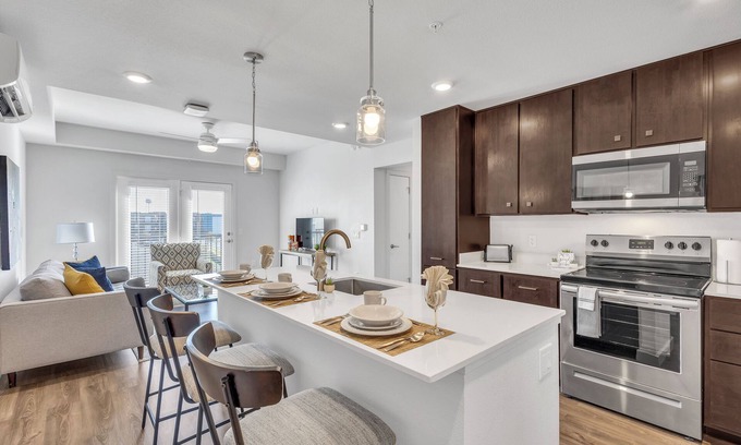 Jarrell Apartamento | Modern 2BR w/Pool+Gym+Game Room + Min to St. David's Hosp