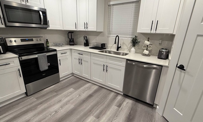 Hickory Apartamento | Modern 3-Bedroom Apartment In Hickory, Close to Everything!