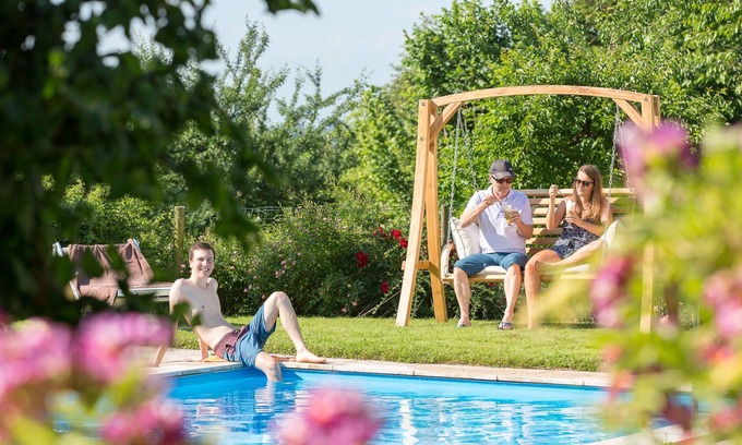 Bitzenhofen Apartamento | Modern 3 room country house holiday apartment for families and couples