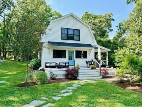 Adamsville Casa | Modern 3b3b Country House and Barn on quiet road