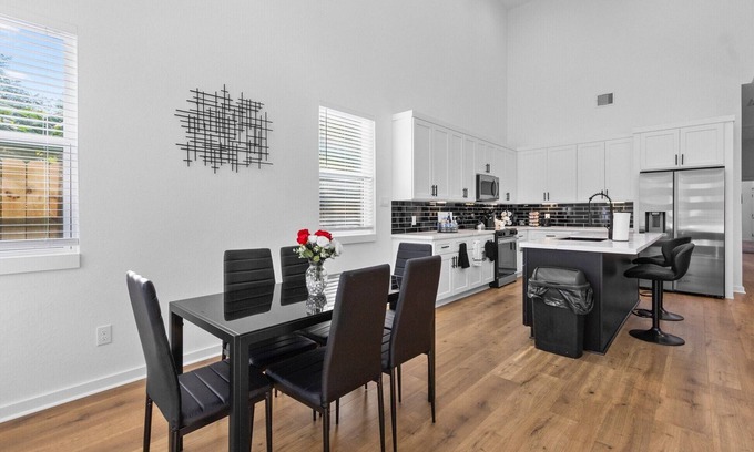 Northside Casa | Modern 3BR Luxury Home near Downtown Houston