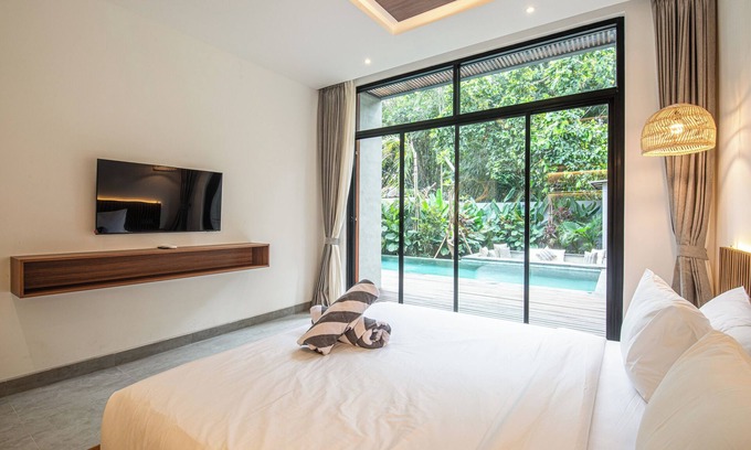 Batubelig Villa | Modern 5br Villa, 400m to Beach With Jungle View