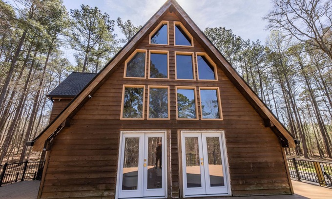 Stockbridge Cabina | Modern A-Frame House in Secluded Woodland – A Creative Sanctuary