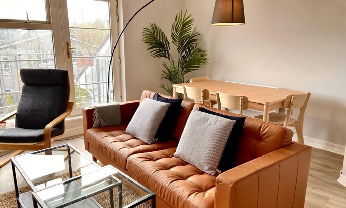 Roscoe Apartamento | Modern and Spacious No. 6 - sleeps 6 - free parking