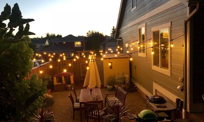 West Salem Casa | Modern and well appointed home with amazing outdoor space. 10 min from downtown.