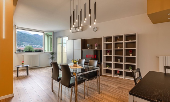 Paratico Apartamento | Modern apartment a stone's throw from the lake with private parking