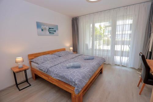 Nusle Apartamento | Modern Apartment Garden Near The City Center