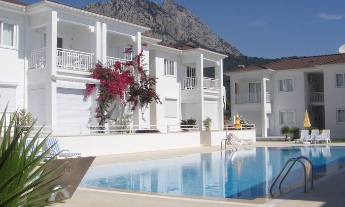 Goynuk Apartamento | Apartamento moderno con piscina y jardín.