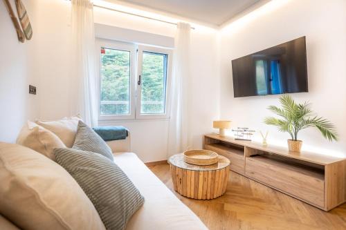 Linero Apartamento | Modern Apartment with Stunning Terrace & Sea Views