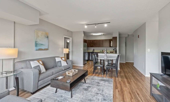 White Plains Apartamento | Modern Apt with Kitchen and Gym