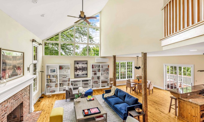 Marble Dale Casa | Modern Barn, NEW Luxurious Home