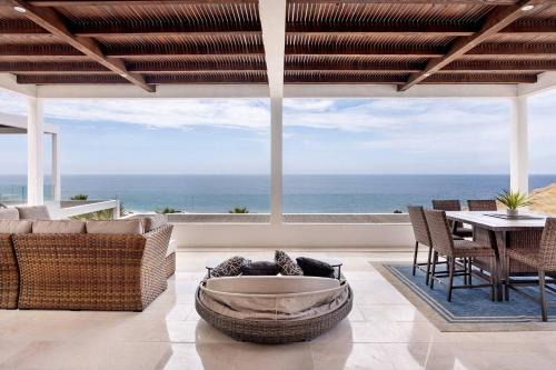 Cerritos Apartamento | Modern Boutique Condo, Ocean Views, Great Location