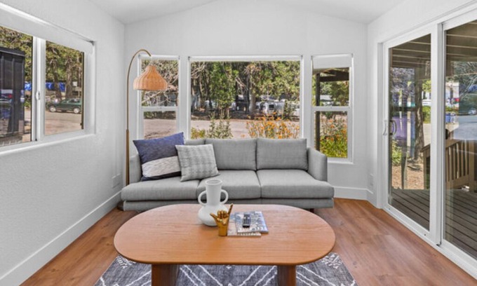 Dunsmuir Cabina | Modern Cabin (Rosewood)