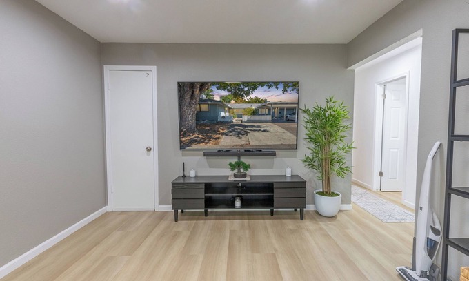 Stockton Casa | MODERN CHIC / 2bed1bath Hideaway/ NEW Remodel