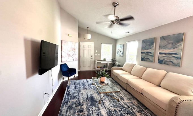 Concord Casa | Modern comfort, 2BR/2BA Retreat