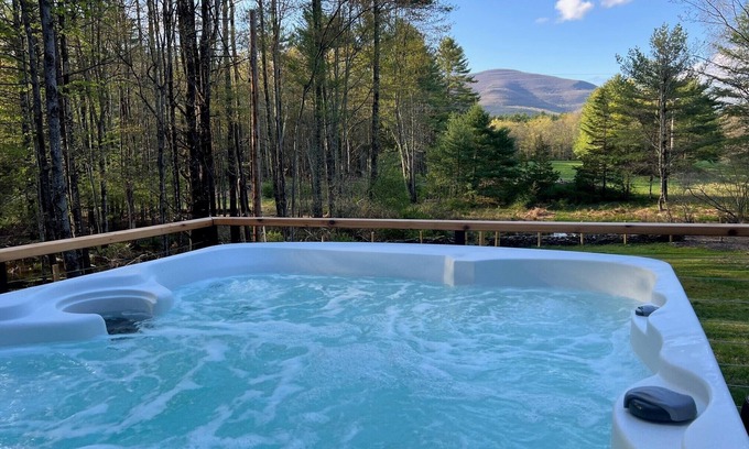 Woodstock Cabaña | Modern Cottage w/ Amazing Views & Hot Tub