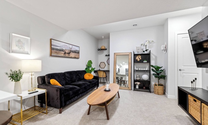 Southeast Calgary Casa | Modern & Cozy 2-Bedroom Suite in Mahogany