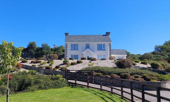 Donegal Casa | Casa de vacaciones independiente moderna