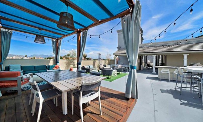 Beverly Hills Apartamento | Modern Escape W Pool GYM Parking 10 Min to Cedars