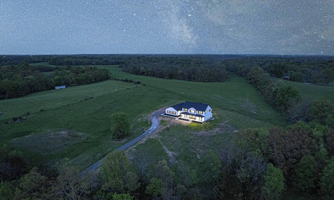 Perry Park Casa | Modern Farmhouse Near Distilleries! Hot tub, GameRoom, Firepit, Luxury, 5-Acres!