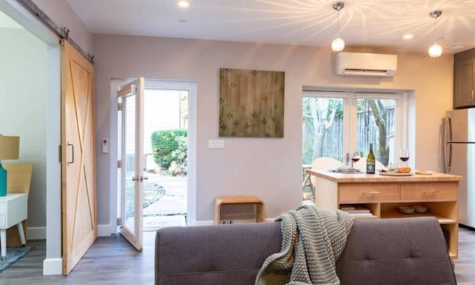 Tamalpais-Homestead Valley Casa | Modern Garden View Home w/ free parking, unique art & furniture: a Superhost