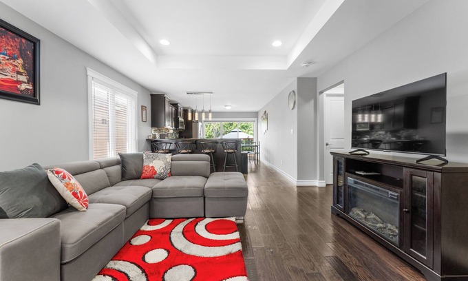 Amherstburg Casa | Modern Getaway In Amherstburg | Wine, Style & Relaxation