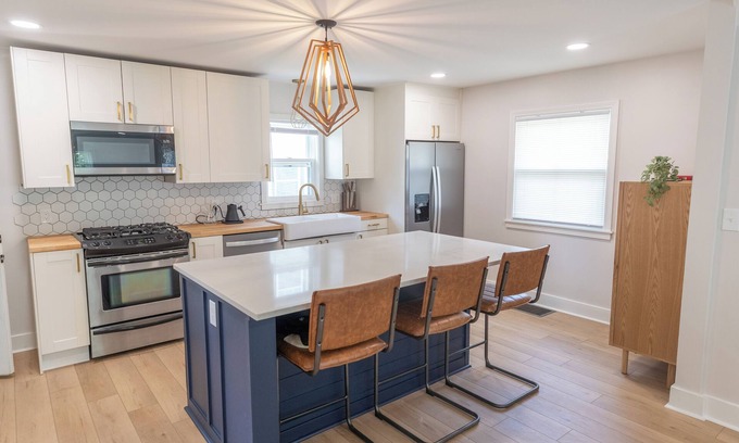 Grandville Casa | Modern Grandville Abode