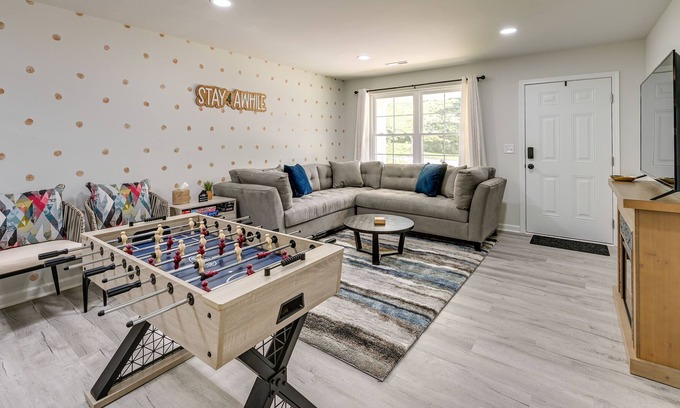 Greensboro Cabaña | Modern Greensboro Getaway w/ Fire Pit!