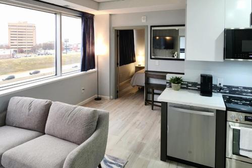 Tulsa Apartamento | Modern High-Rise Apartment - 3