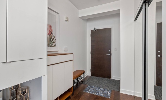 Bathurst Quay Apartamento | Modern High-Rise Condo, Lake & City Views, Downtown Toronto