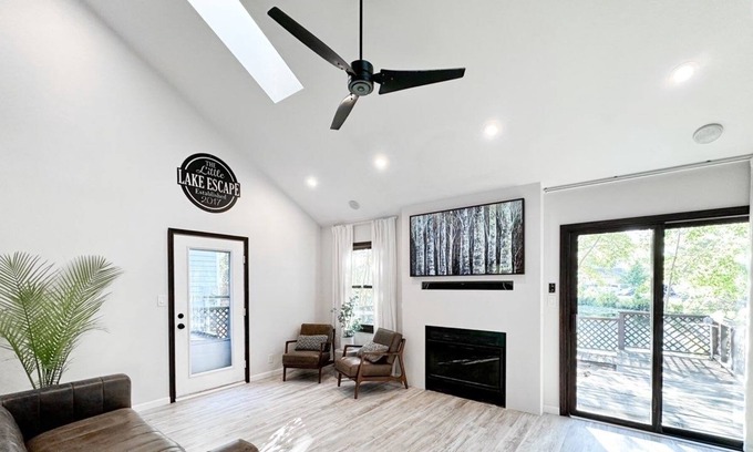 Newburgh Casa | Little Lake Escape !!