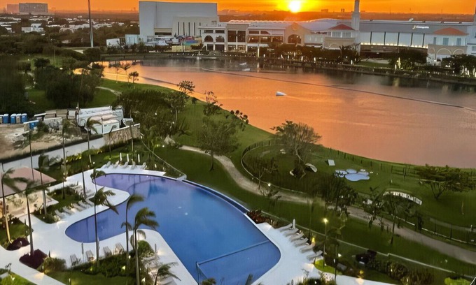 Merida Municipality Apartamento | Modern Lakeview Condo in Cabo Norte – Pool and Gym by LAHOS