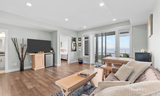 Regional District of Nanaimo Casa | Modern Oceanview 2BR Suite w/ Patio & Private Entry | Nanaimo Retreat