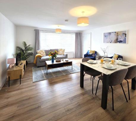 Ely Apartamento | Modern One Bed Flat at Dawe Luxury Suites - An Entire Apartment near Ely Cathedral & Train Station - The Perfect Gateway to Explore Ely, Cambridge, Norfolk & London - Sleeps up to 4