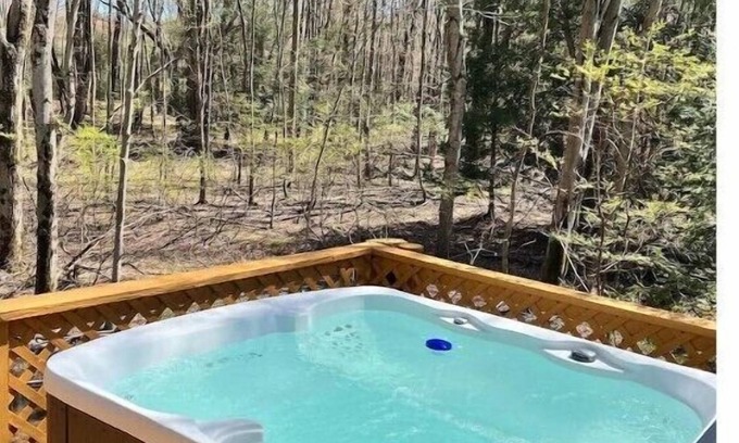 Drums Casa | Modern Poconos House, 3br 2ba, HOT TUB, Private
