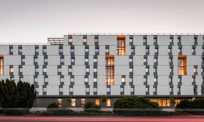 Milagrosa Apartamento | Modern Room with High-Speed Wi-Fi in Pamplona