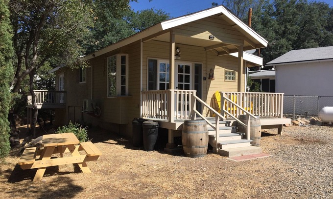 Wofford Heights Cabina | HIDEAWAY MODERNO DE CABINA RÚSTICA