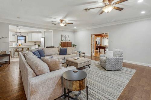 Lake Charles Casa | Modern Spacious 3 Bedroom Home