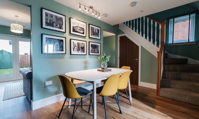 Polmadie Casa | Modern Spacious Family Home. Short walk to City Centre