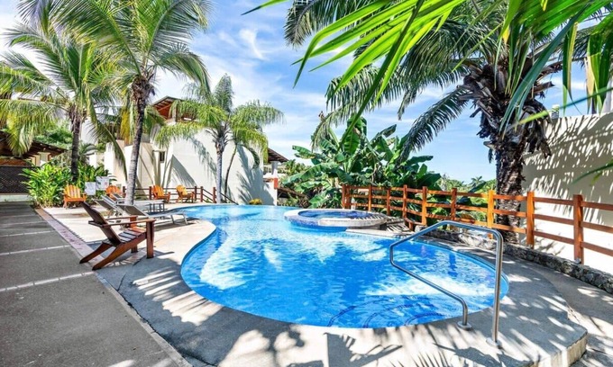 Coco Sunset Hills Apartamento | Modern Split-Level 2-Bedroom Condo with Pools, Terrace & Easy Beach Access