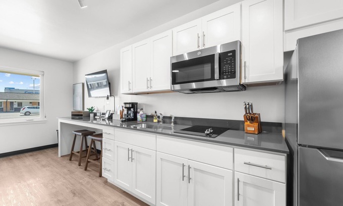 Cedar Falls Apartamento | Modern Studio in Cedar Falls - Falls Edge Studios